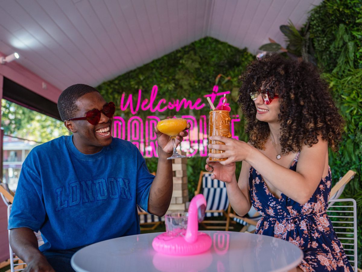 two people drinking cockatails at paradise bar in echuca moama